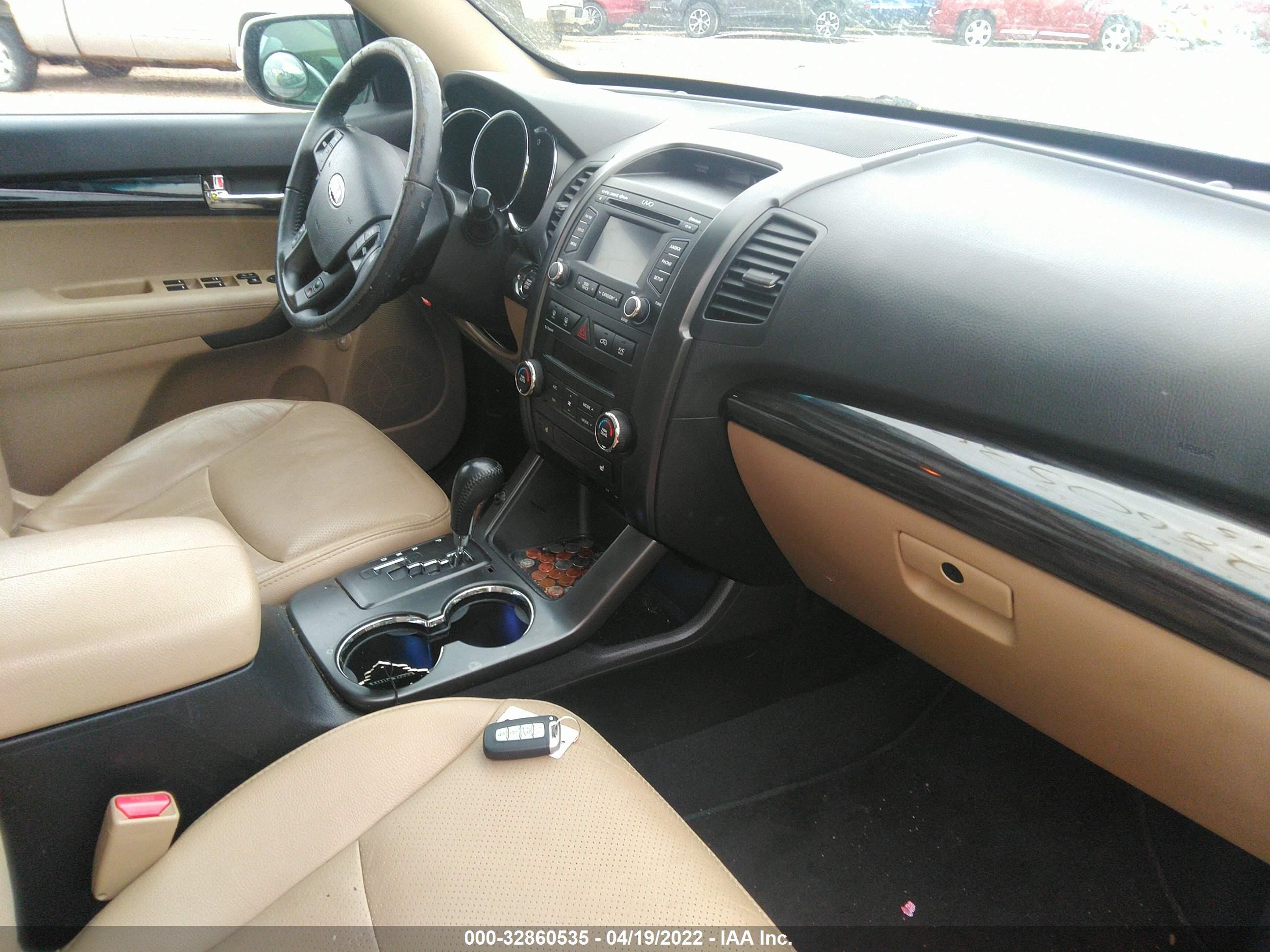 Photo 4 VIN: 5XYKU4A29CG235483 - KIA SORENTO 