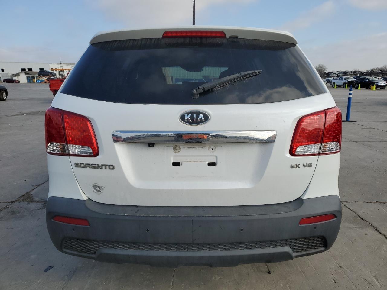 Photo 5 VIN: 5XYKU4A2XBG018345 - KIA SORENTO 