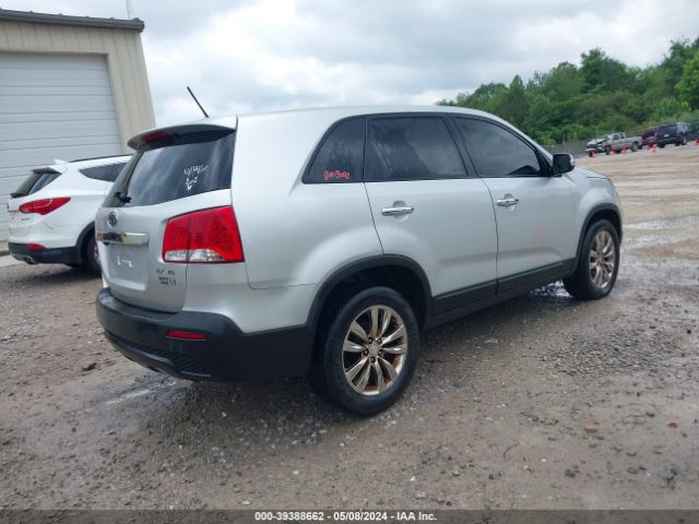 Photo 3 VIN: 5XYKU4A2XBG025330 - KIA SORENTO 