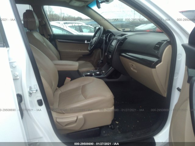 Photo 4 VIN: 5XYKU4A2XBG045979 - KIA SORENTO 