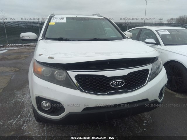 Photo 5 VIN: 5XYKU4A2XBG045979 - KIA SORENTO 