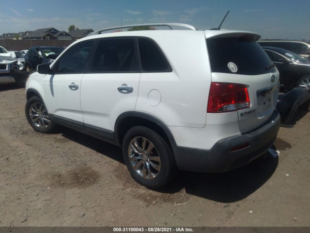 Photo 2 VIN: 5XYKU4A2XBG075001 - KIA SORENTO 