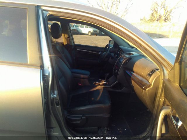 Photo 4 VIN: 5XYKU4A2XBG114363 - KIA SORENTO 