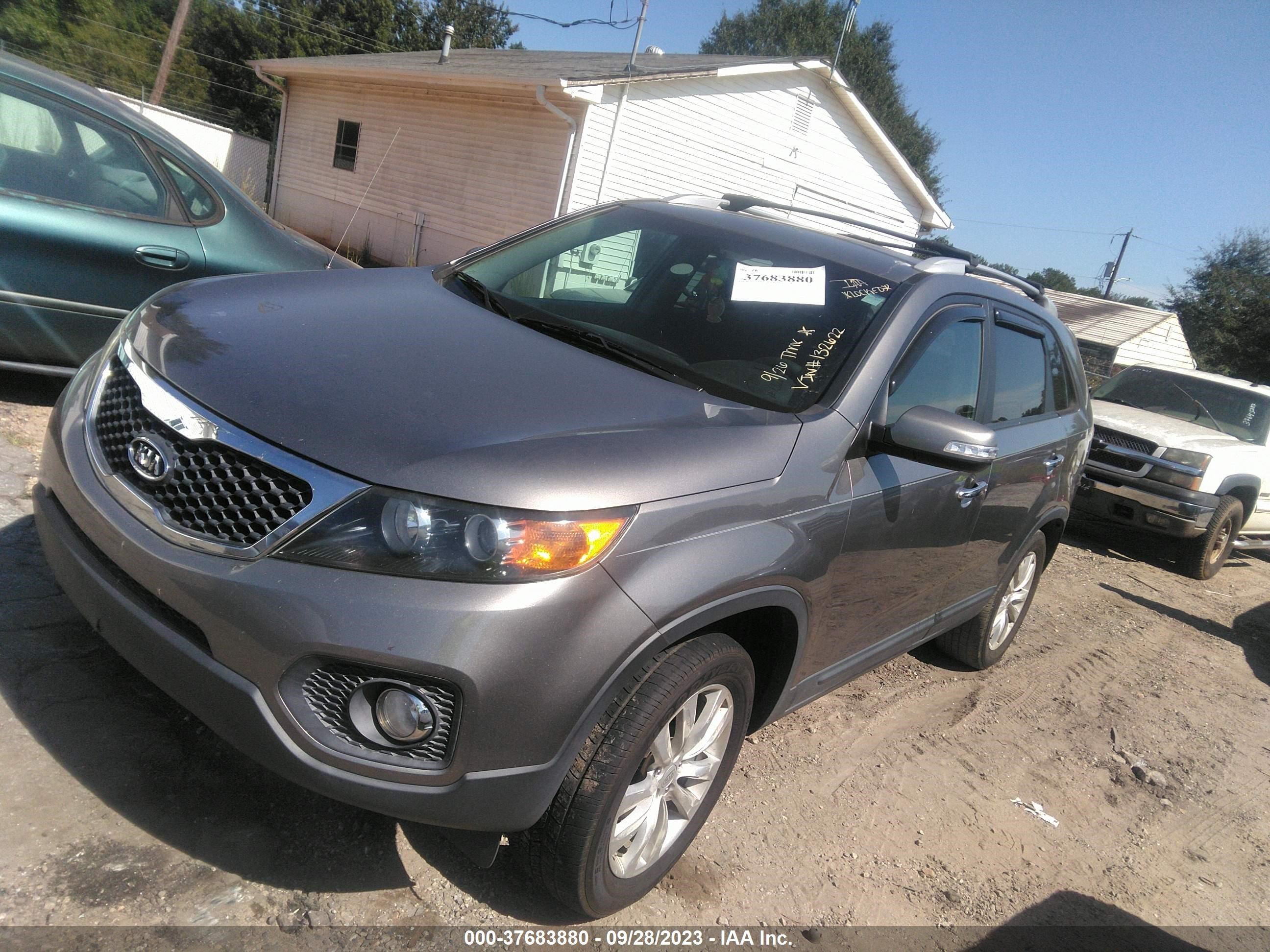 Photo 1 VIN: 5XYKU4A2XBG132622 - KIA SORENTO 