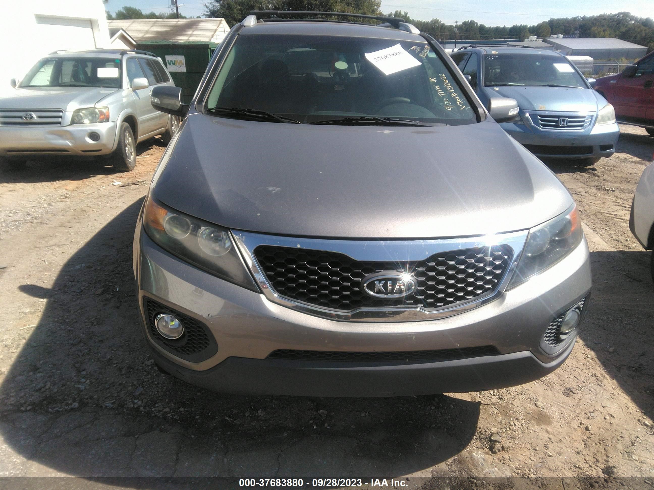 Photo 5 VIN: 5XYKU4A2XBG132622 - KIA SORENTO 