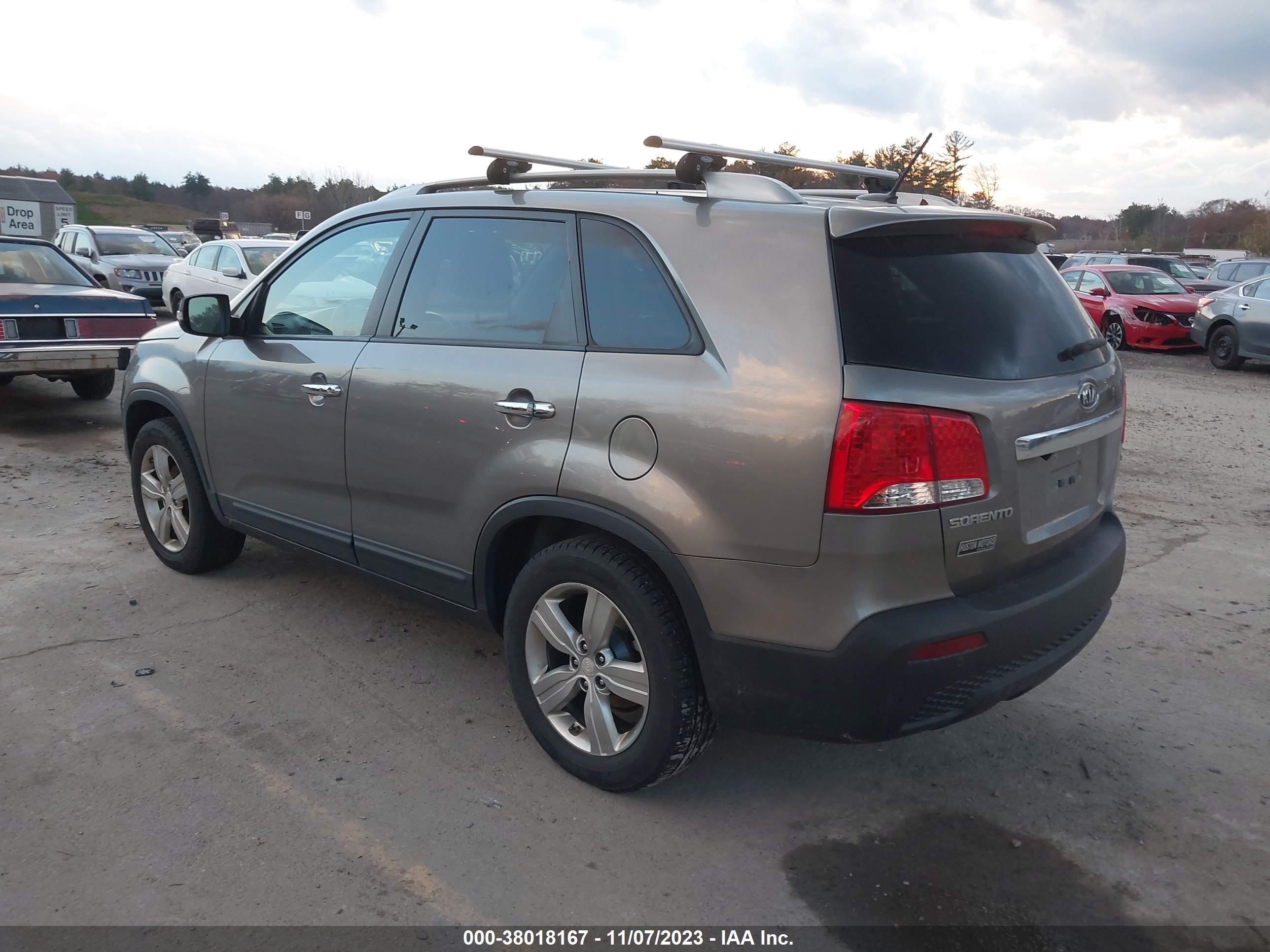 Photo 2 VIN: 5XYKU4A60DG418467 - KIA SORENTO 