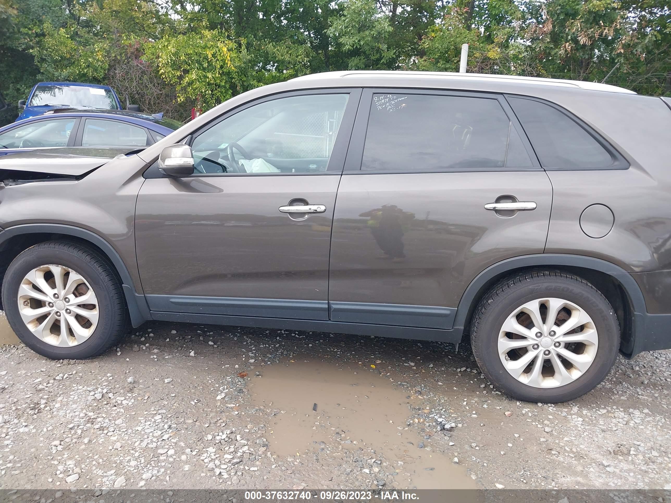 Photo 13 VIN: 5XYKU4A70EG491123 - KIA SORENTO 