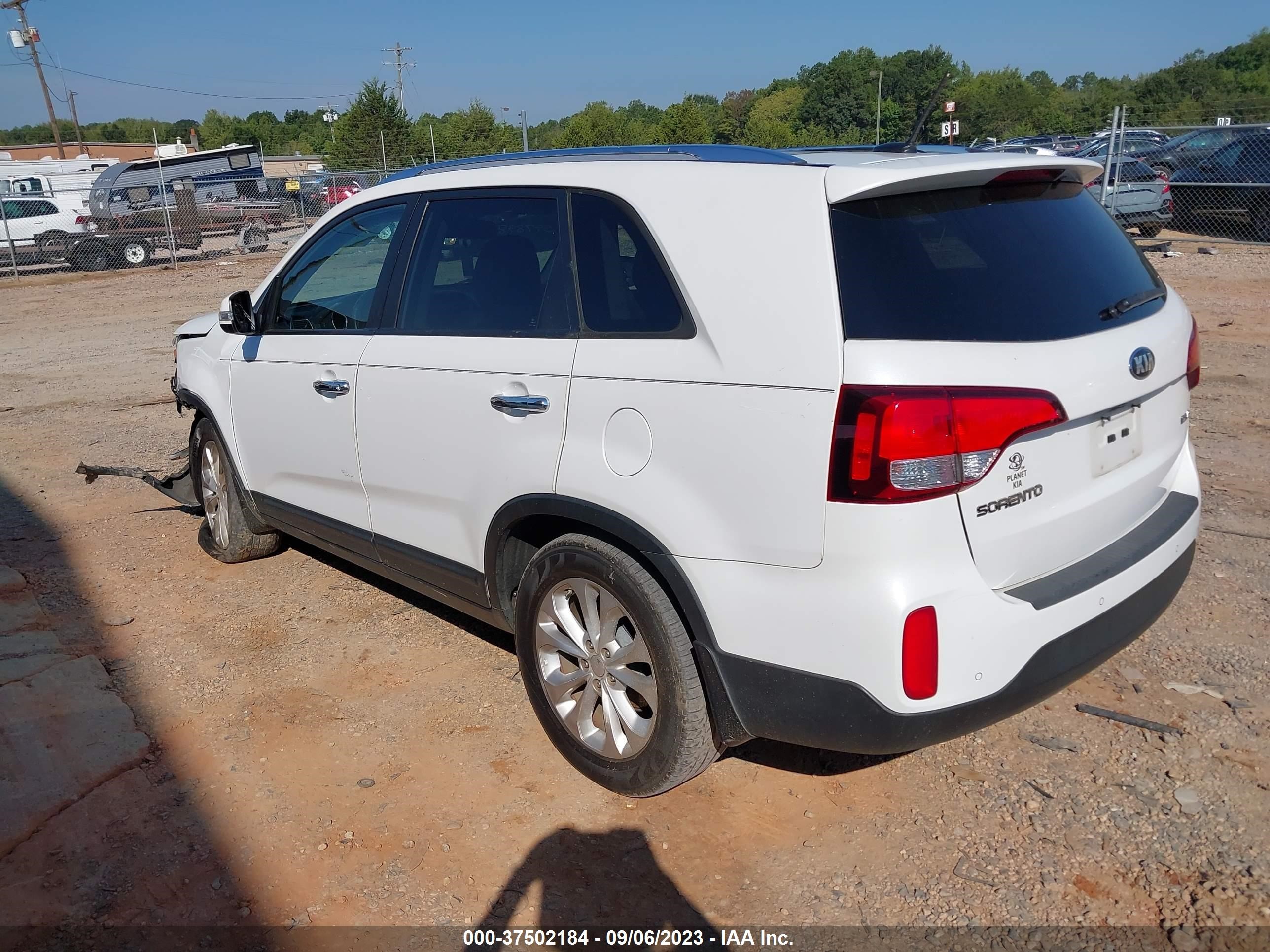 Photo 2 VIN: 5XYKU4A76FG597898 - KIA SORENTO 