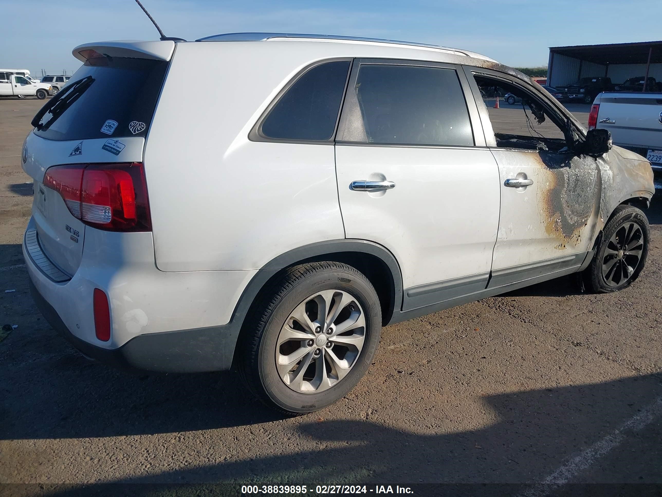 Photo 3 VIN: 5XYKU4A78EG431865 - KIA SORENTO 