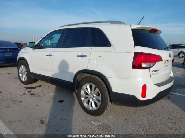 Photo 2 VIN: 5XYKU4A7XFG588590 - KIA SORENTO 