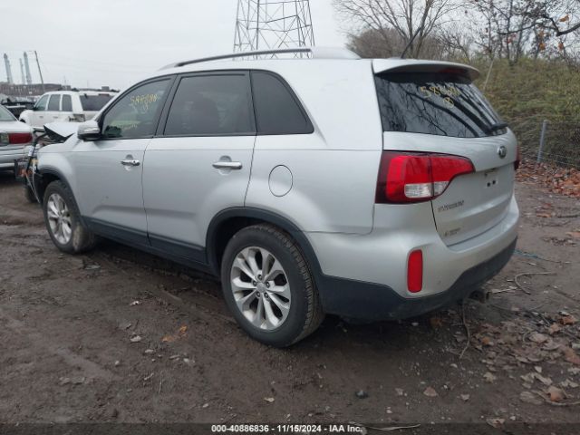 Photo 2 VIN: 5XYKU4A7XFG588668 - KIA SORENTO 