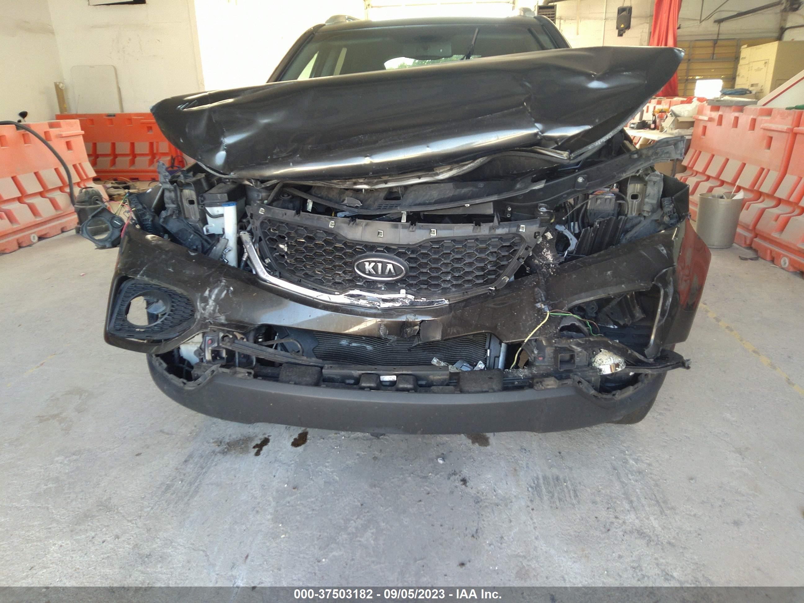 Photo 12 VIN: 5XYKUCA14BG142211 - KIA SORENTO 