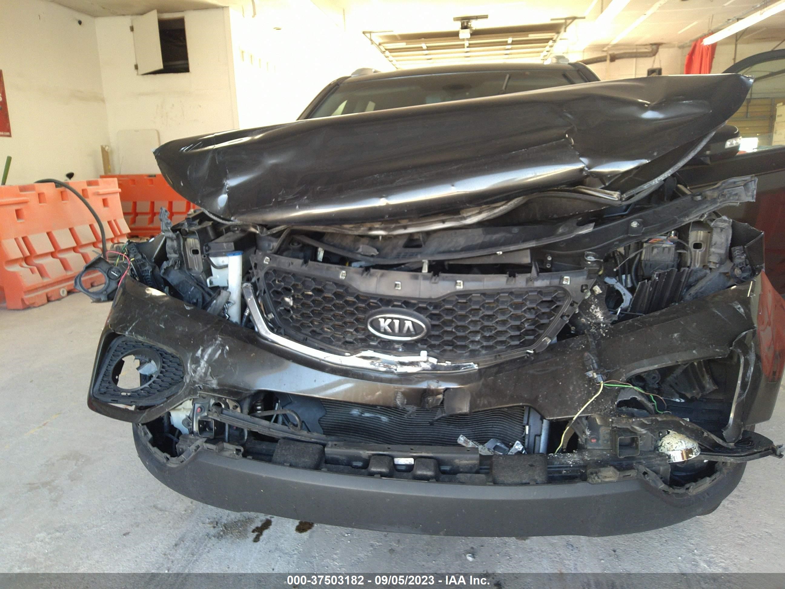 Photo 5 VIN: 5XYKUCA14BG142211 - KIA SORENTO 