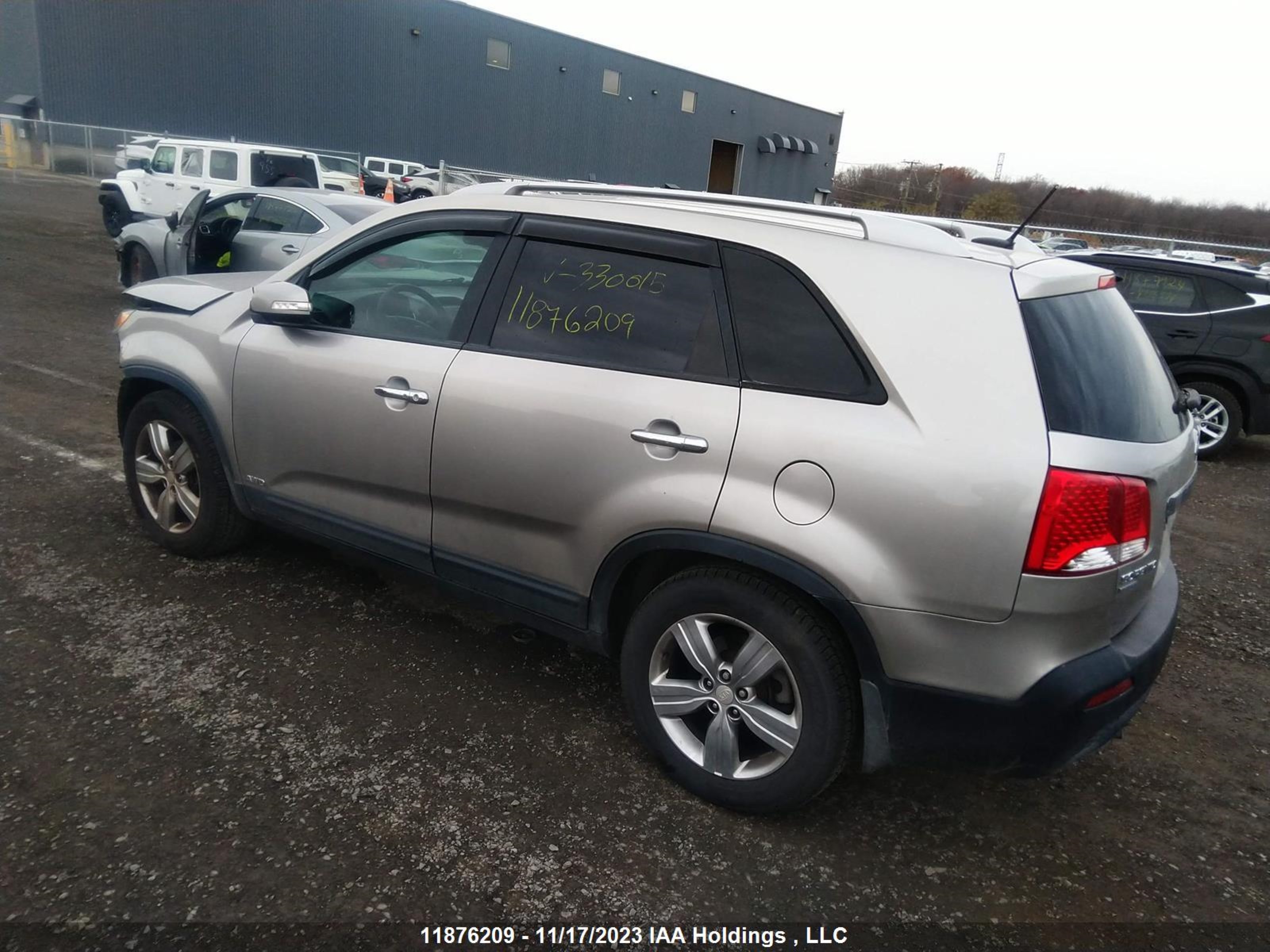 Photo 2 VIN: 5XYKUCA64DG330015 - KIA SORENTO 