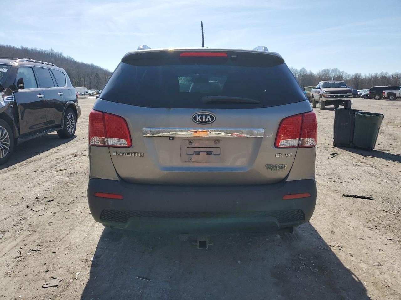 Photo 5 VIN: 5XYKUDA21BG147770 - KIA SORENTO 