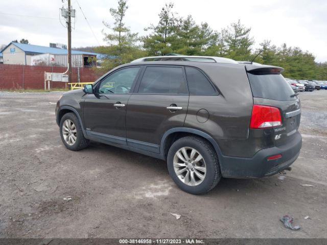 Photo 2 VIN: 5XYKUDA22BG104488 - KIA SORENTO 