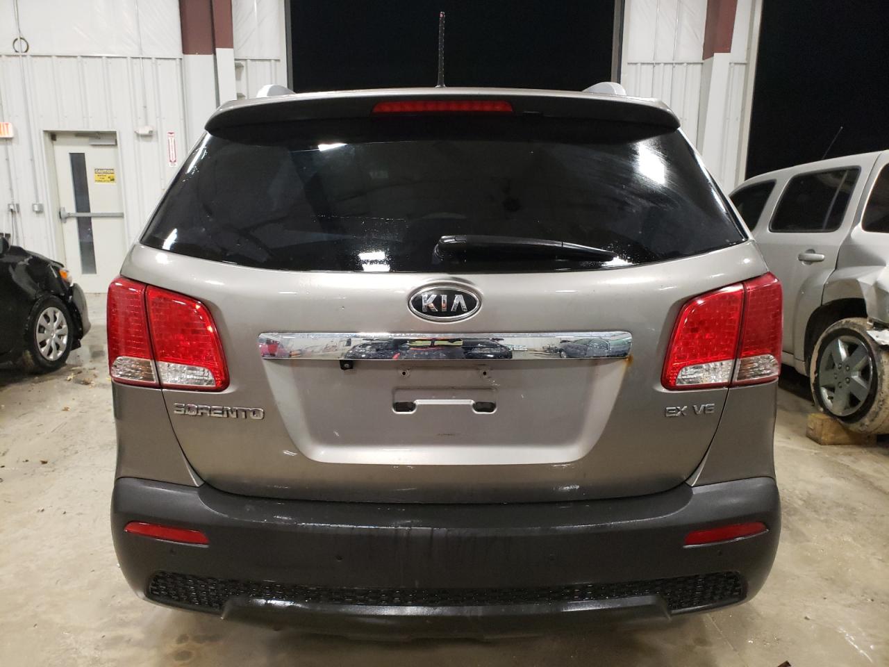 Photo 5 VIN: 5XYKUDA23BG036430 - KIA SORENTO 