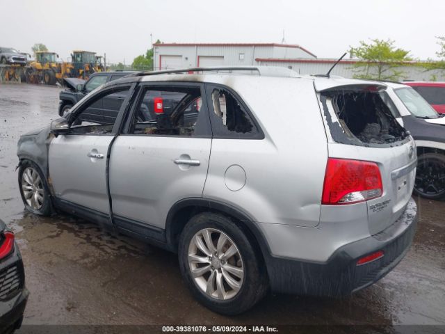 Photo 2 VIN: 5XYKUDA24BG061661 - KIA SORENTO 