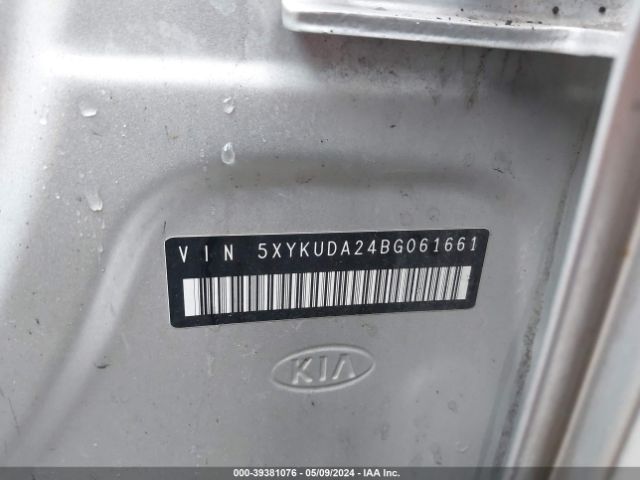 Photo 8 VIN: 5XYKUDA24BG061661 - KIA SORENTO 