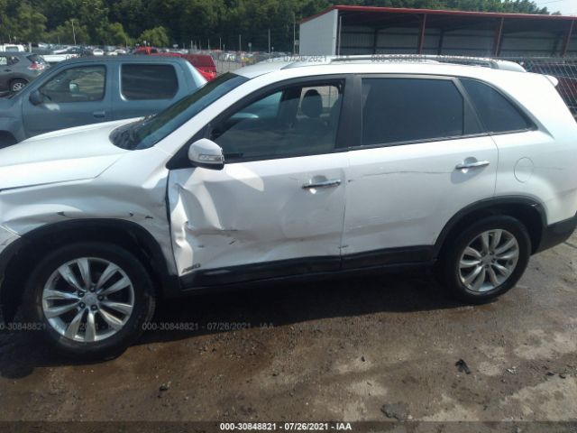 Photo 5 VIN: 5XYKUDA24BG090867 - KIA SORENTO 