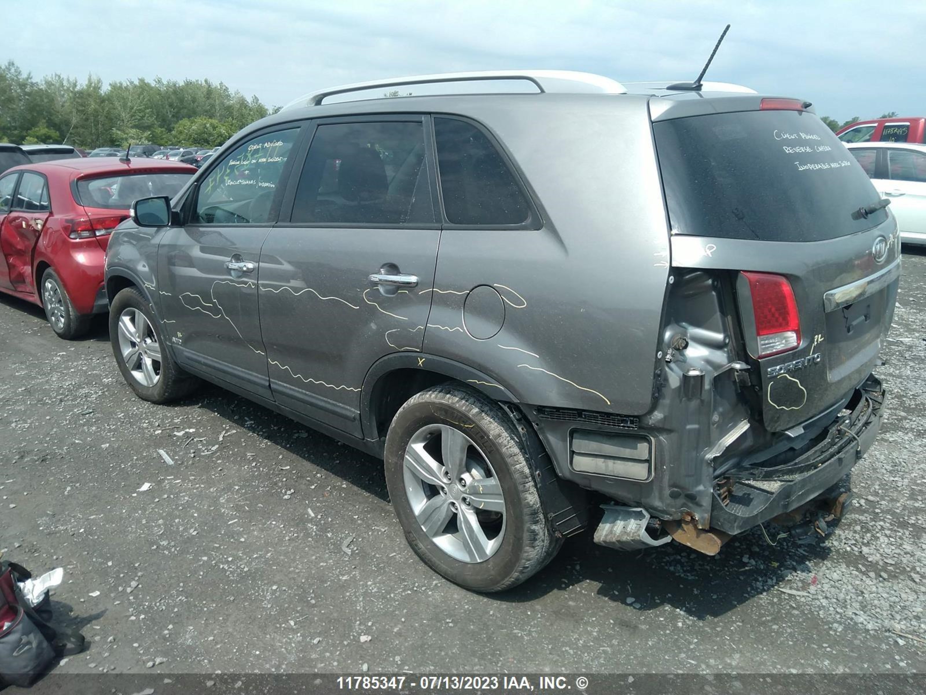 Photo 2 VIN: 5XYKUDA25BG067758 - KIA SORENTO 