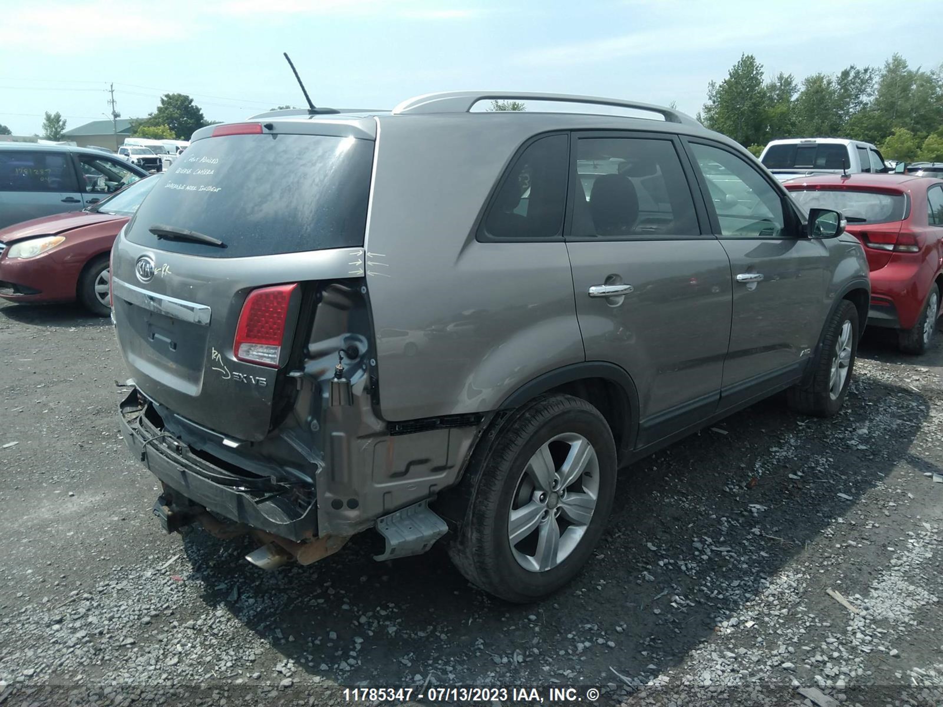 Photo 3 VIN: 5XYKUDA25BG067758 - KIA SORENTO 