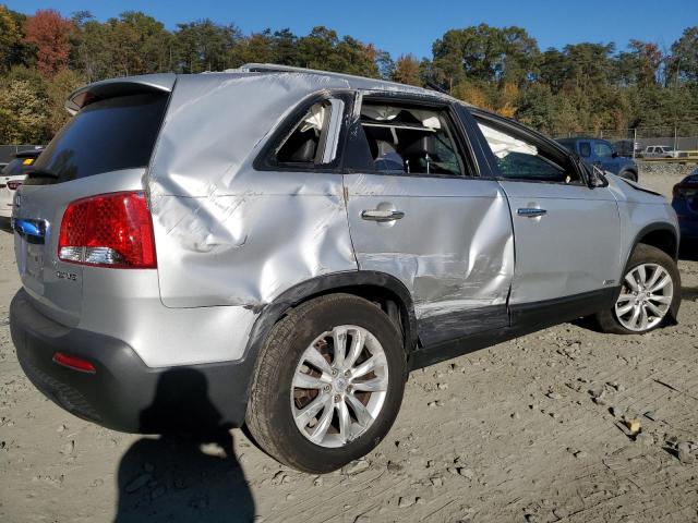 Photo 2 VIN: 5XYKUDA26BG040858 - KIA SORENTO EX 