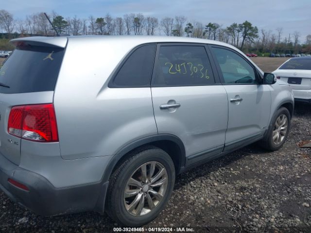 Photo 3 VIN: 5XYKUDA27BG027505 - KIA SORENTO 