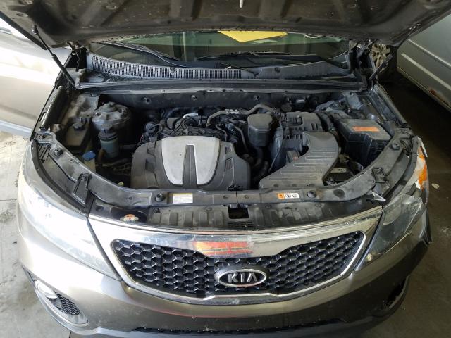 Photo 6 VIN: 5XYKUDA27DG392690 - KIA SORENTO EX 