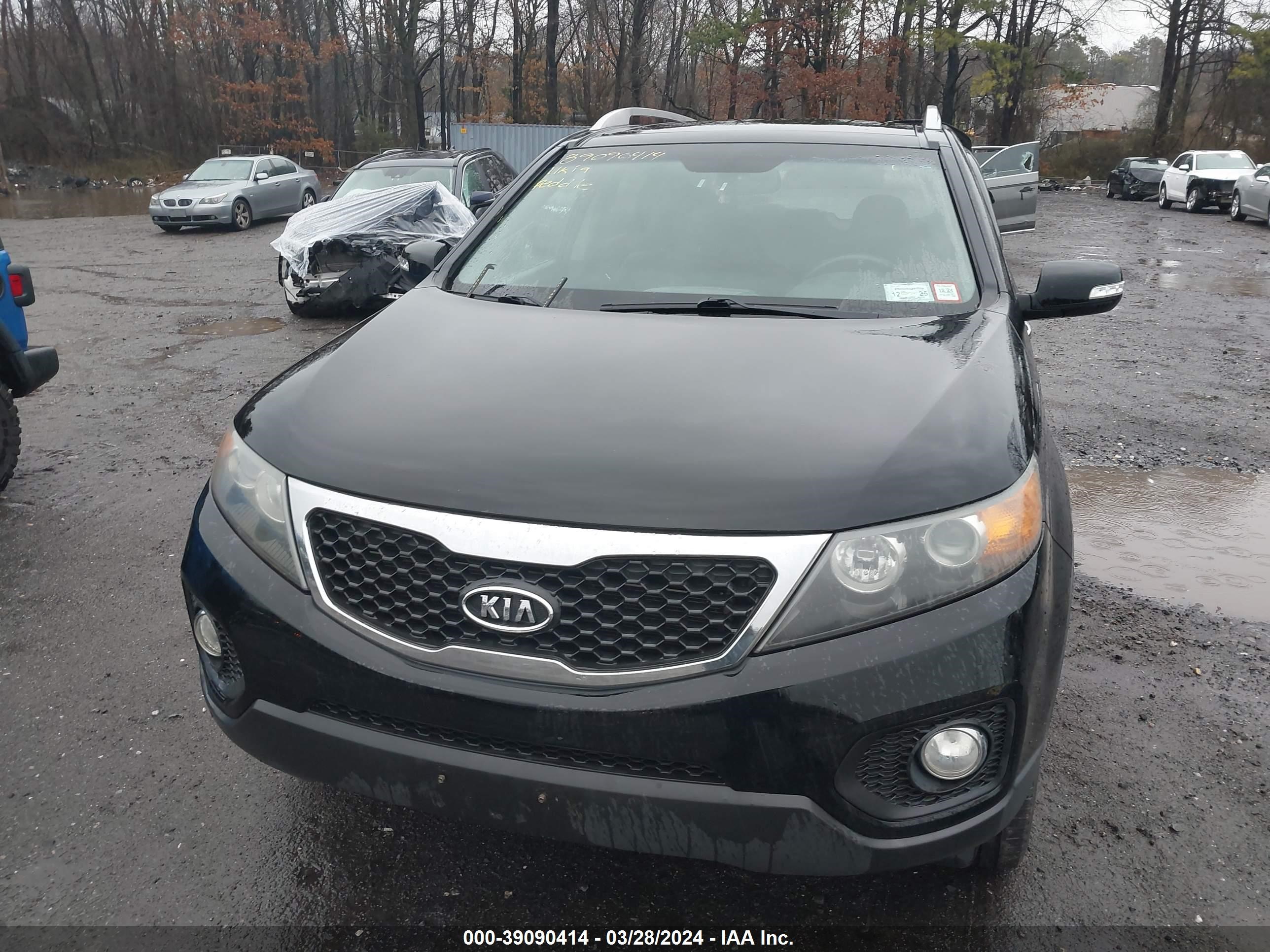 Photo 5 VIN: 5XYKUDA28BG090841 - KIA SORENTO 