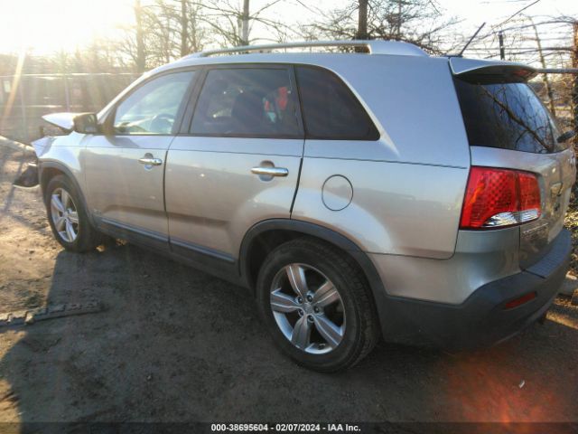 Photo 2 VIN: 5XYKUDA28DG412588 - KIA SORENTO 