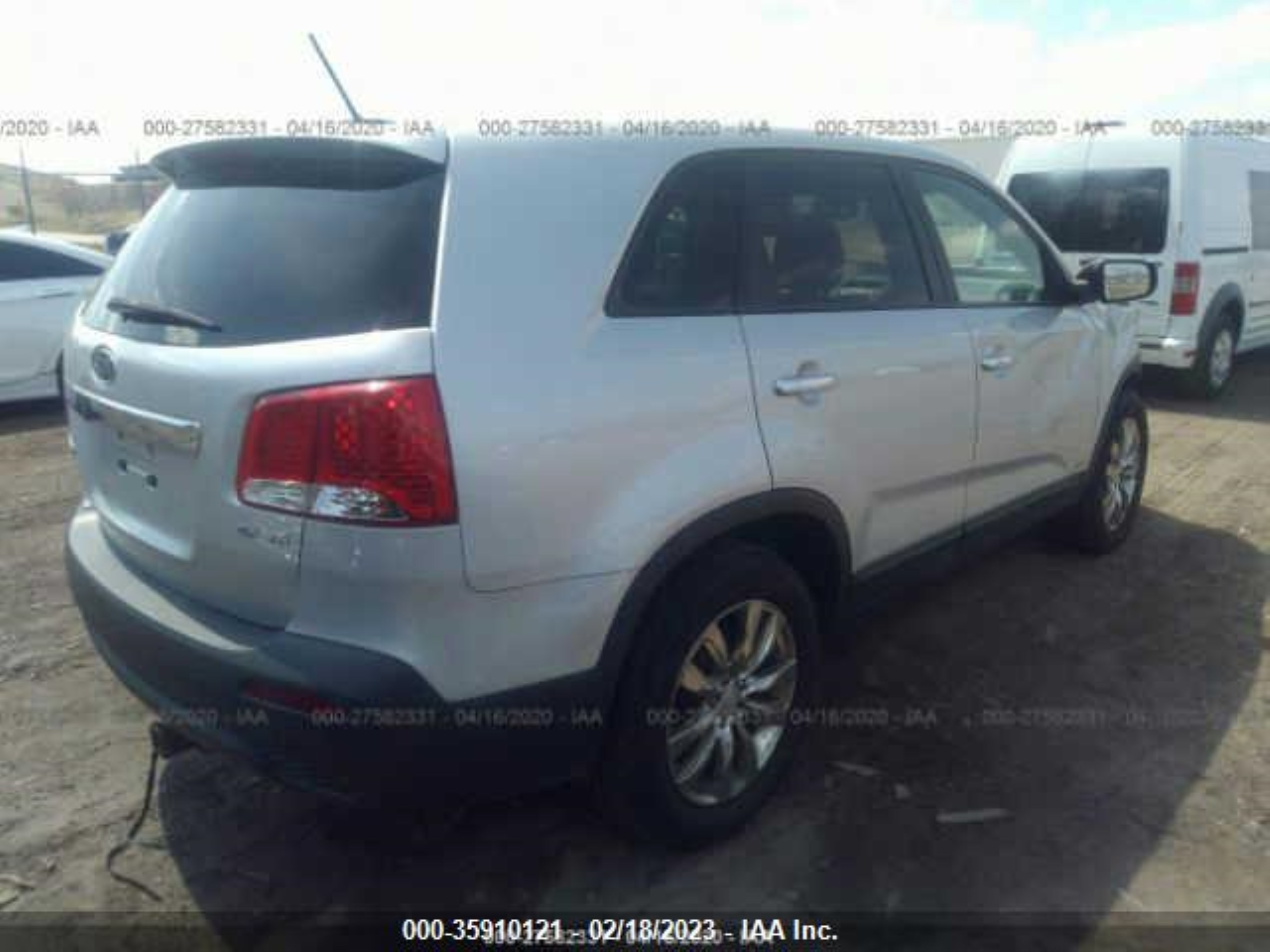 Photo 3 VIN: 5XYKUDA29BG030096 - KIA SORENTO 