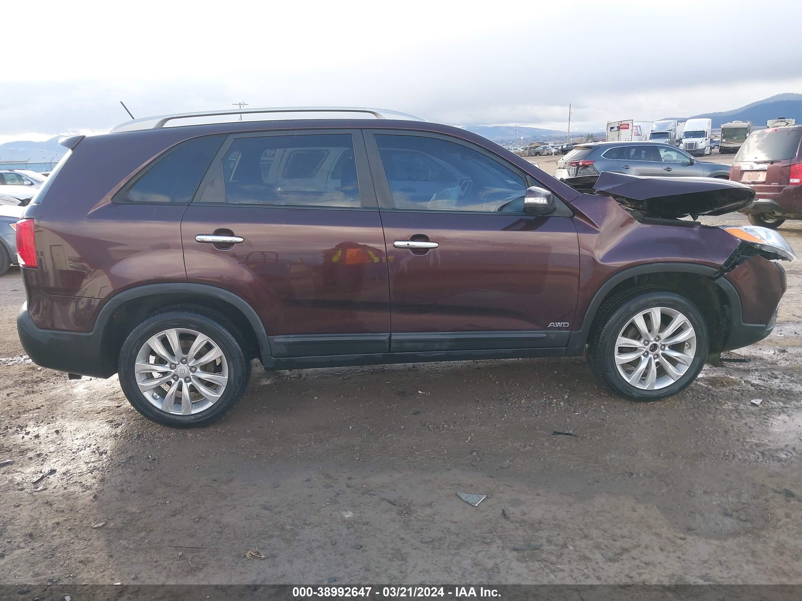 Photo 12 VIN: 5XYKUDA2XBG055900 - KIA SORENTO 