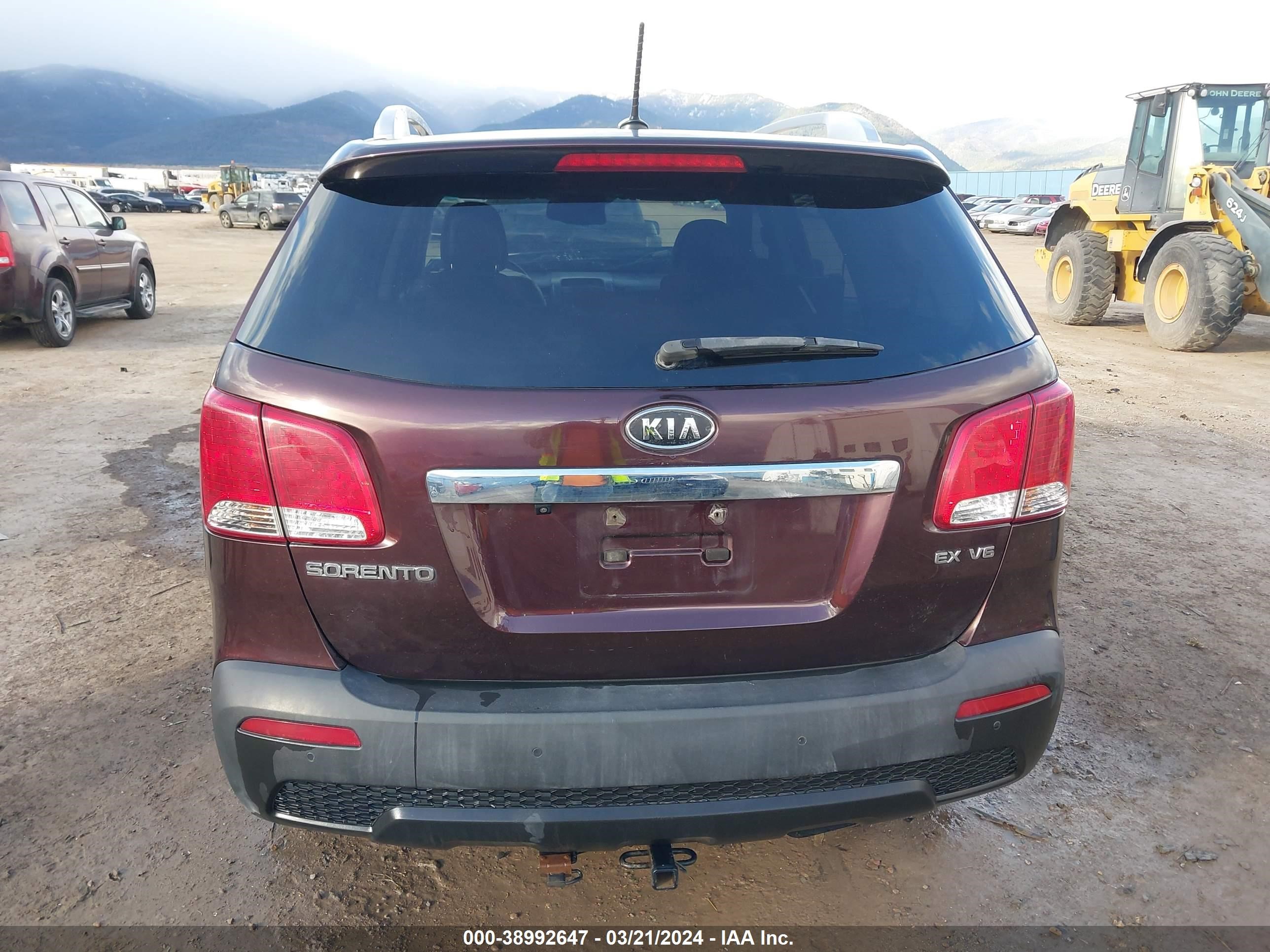 Photo 15 VIN: 5XYKUDA2XBG055900 - KIA SORENTO 