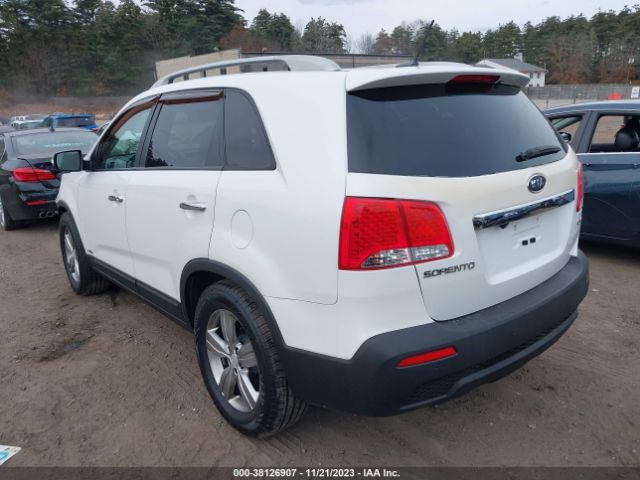 Photo 2 VIN: 5XYKUDA2XDG313383 - KIA SORENTO 