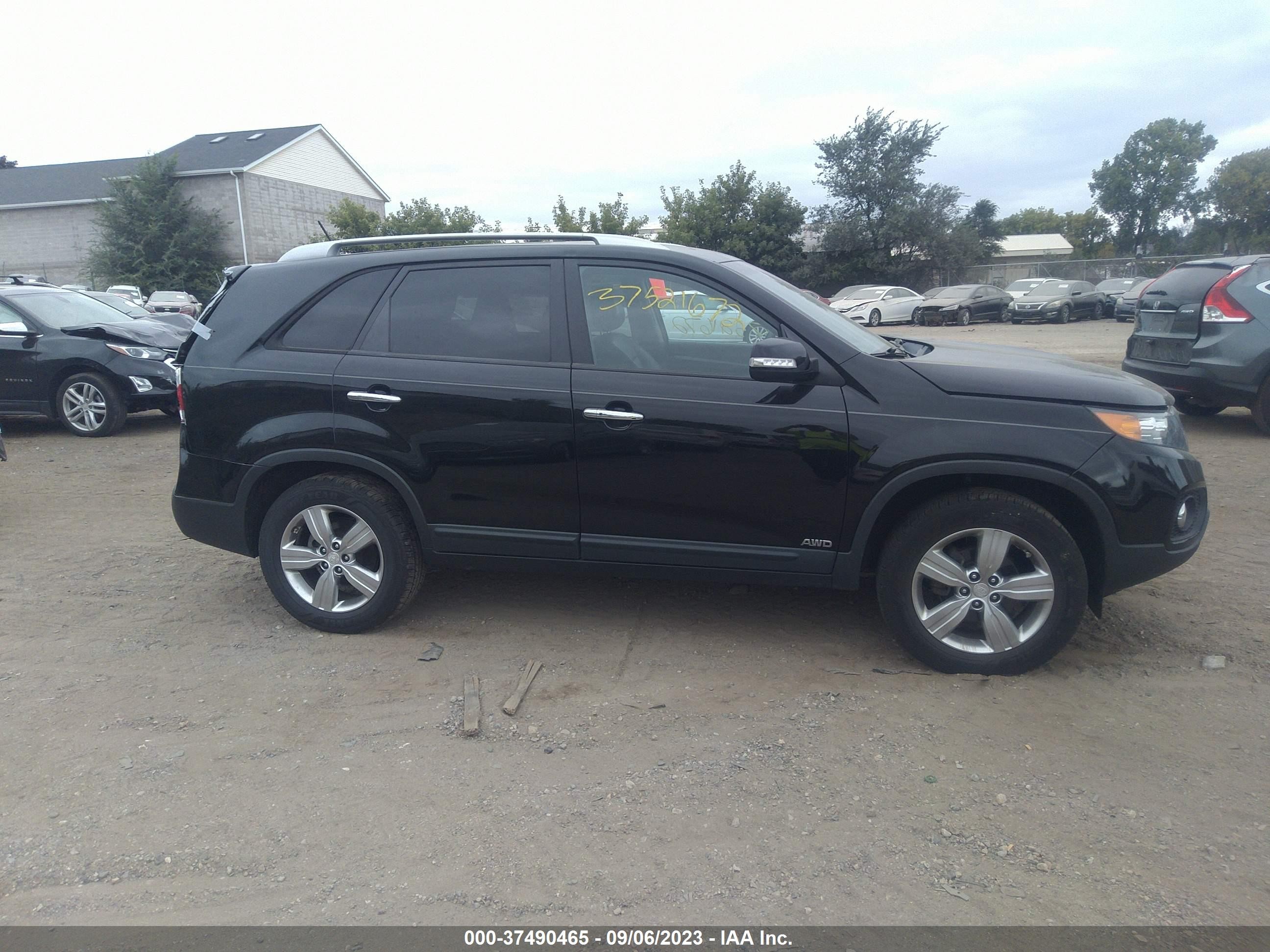 Photo 12 VIN: 5XYKUDA6XCG244048 - KIA SORENTO 