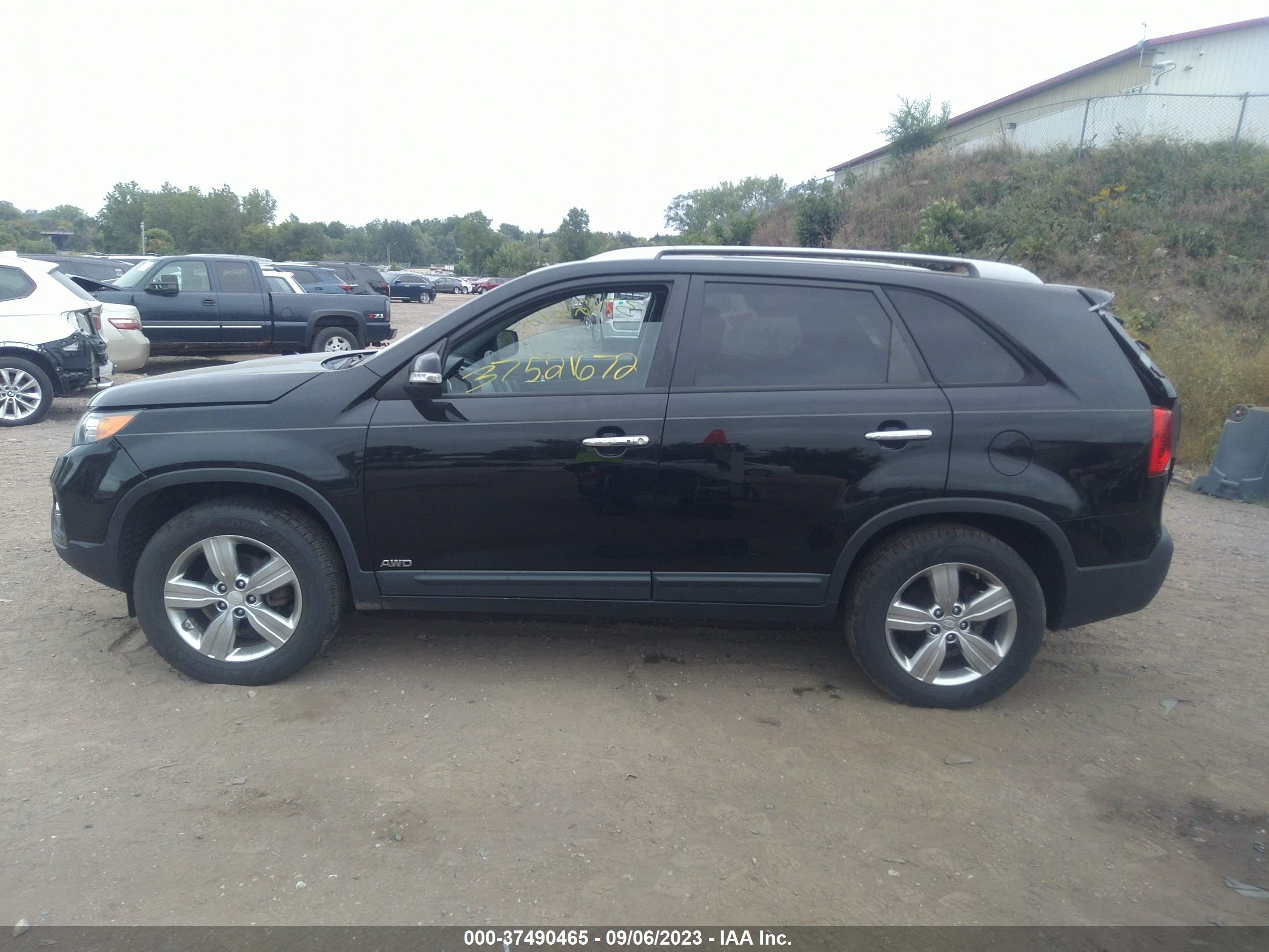 Photo 13 VIN: 5XYKUDA6XCG244048 - KIA SORENTO 