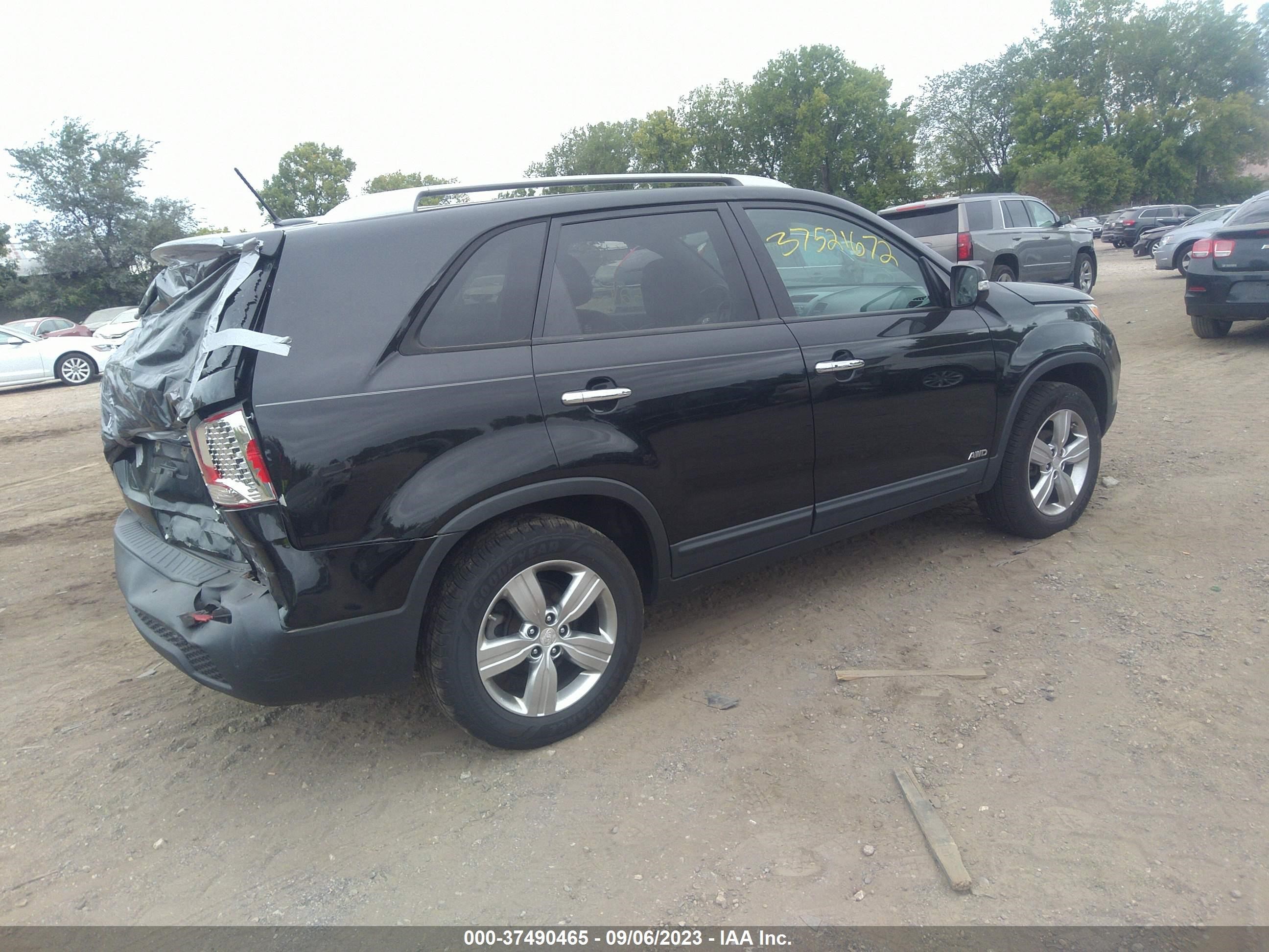 Photo 3 VIN: 5XYKUDA6XCG244048 - KIA SORENTO 