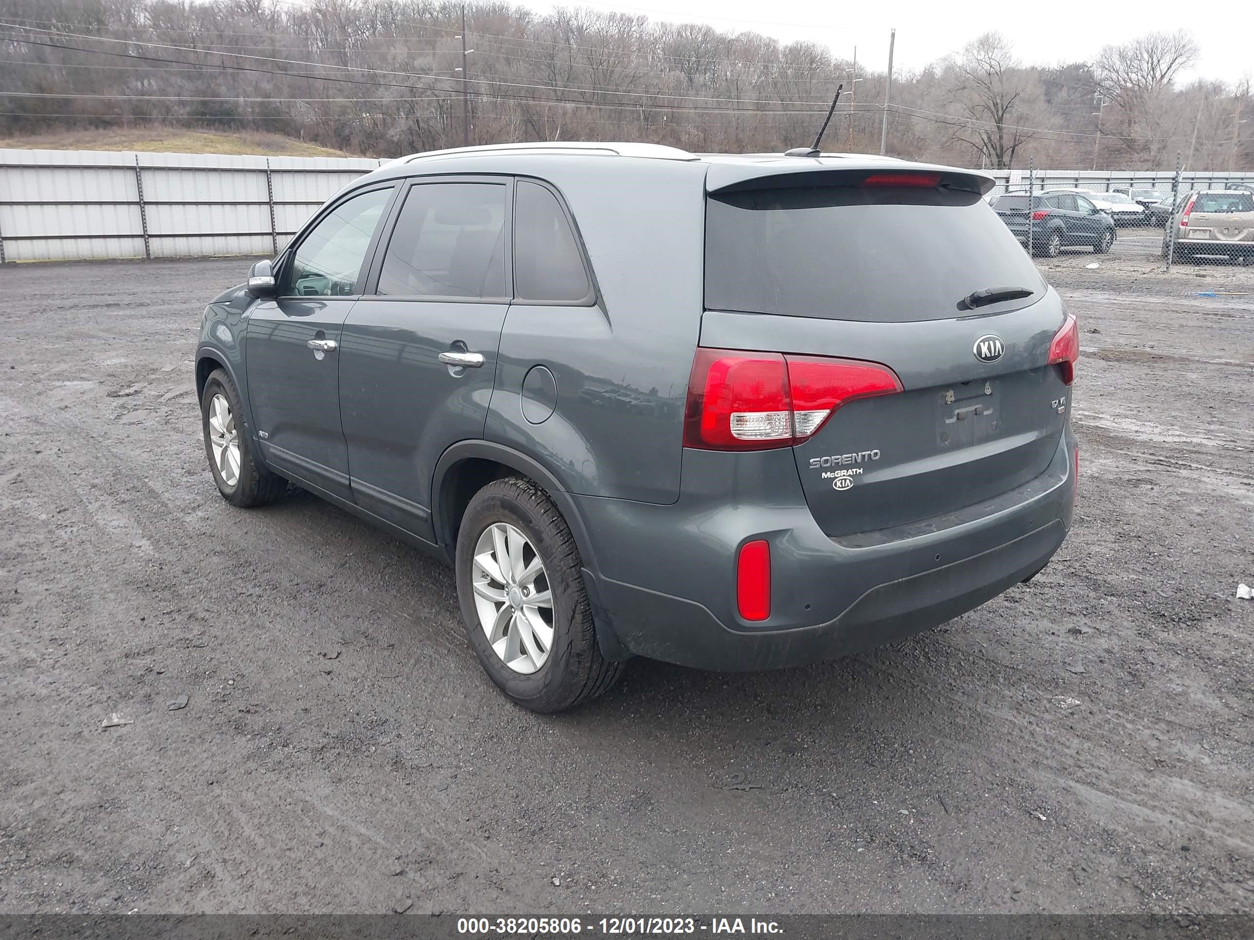 Photo 2 VIN: 5XYKUDA74EG468475 - KIA SORENTO 