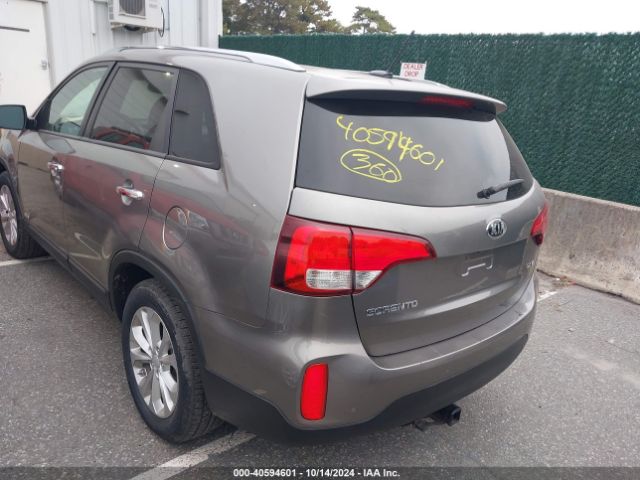 Photo 2 VIN: 5XYKUDA74FG617727 - KIA SORENTO 