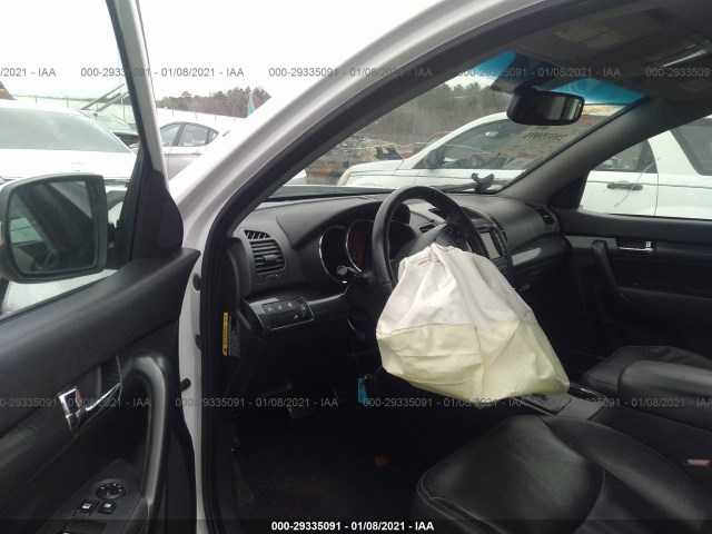 Photo 4 VIN: 5XYKW4A21BG104492 - KIA SORENTO 