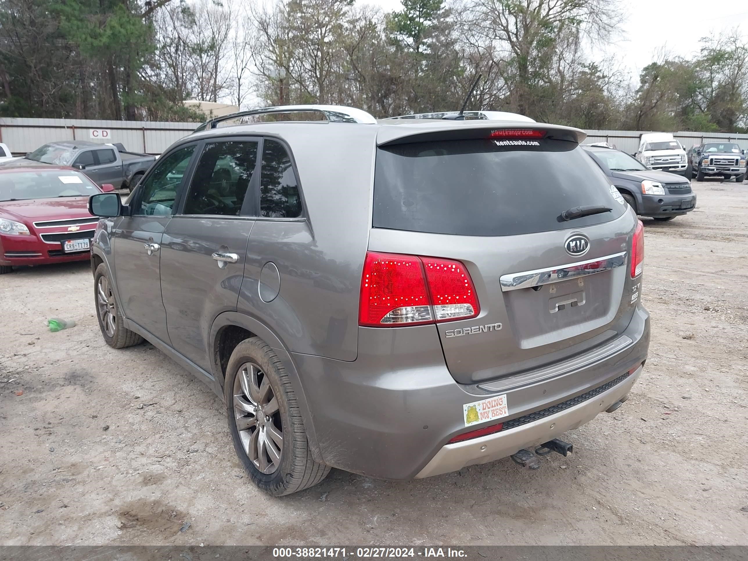 Photo 2 VIN: 5XYKW4A26CG303720 - KIA SORENTO 