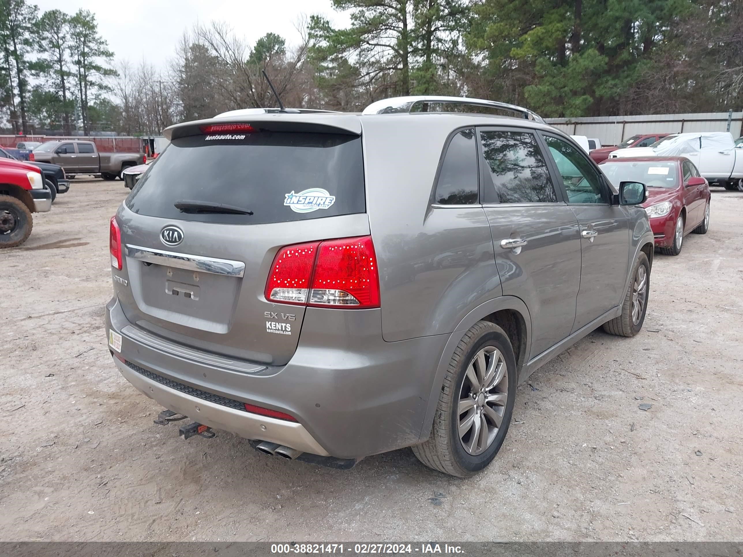 Photo 3 VIN: 5XYKW4A26CG303720 - KIA SORENTO 