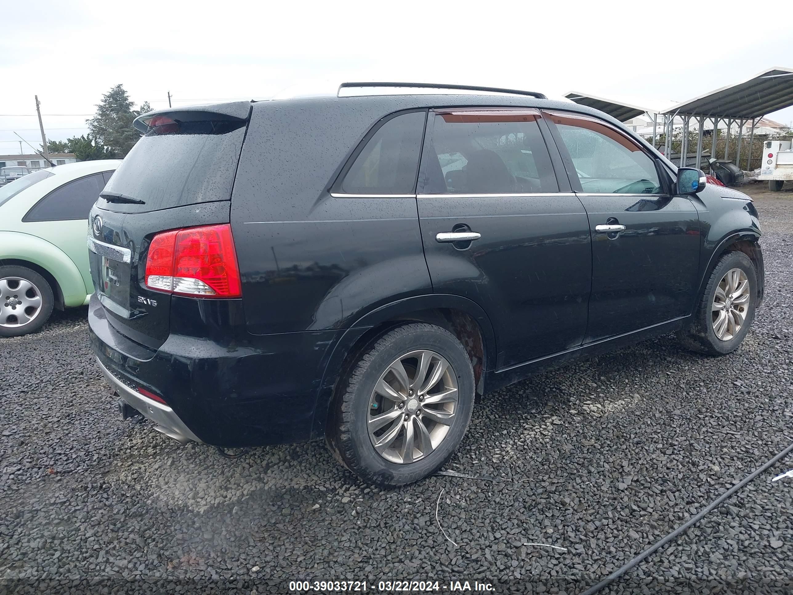 Photo 3 VIN: 5XYKW4A29BG121637 - KIA SORENTO 