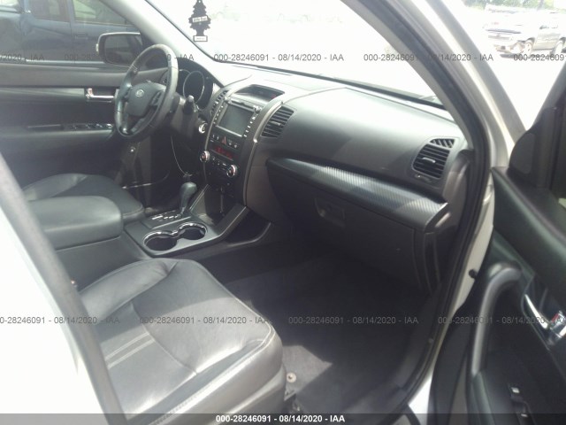 Photo 4 VIN: 5XYKW4A2XBG096621 - KIA SORENTO 