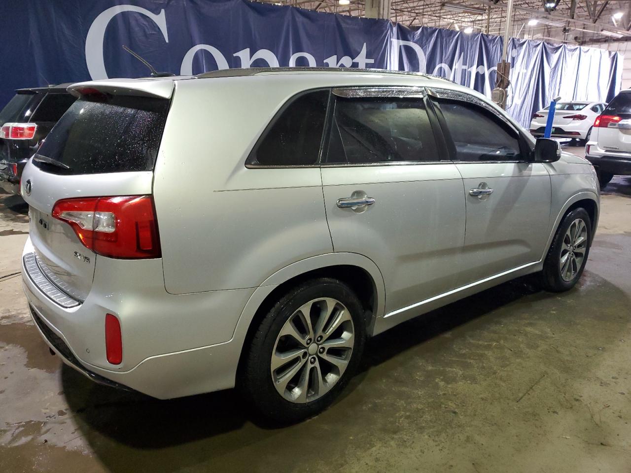 Photo 2 VIN: 5XYKW4A72FG565623 - KIA SORENTO 