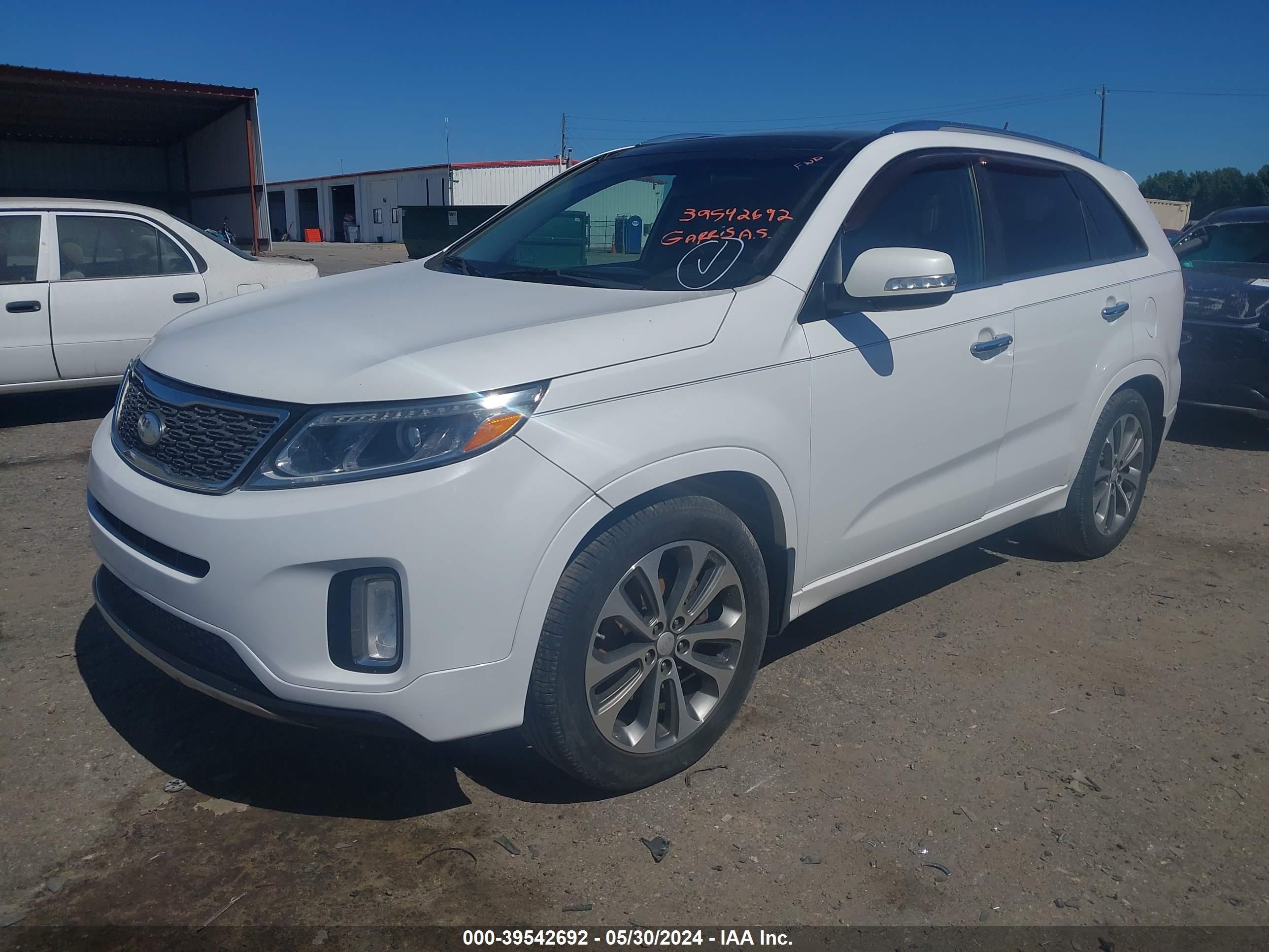 Photo 2 VIN: 5XYKW4A78FG550611 - KIA SORENTO 