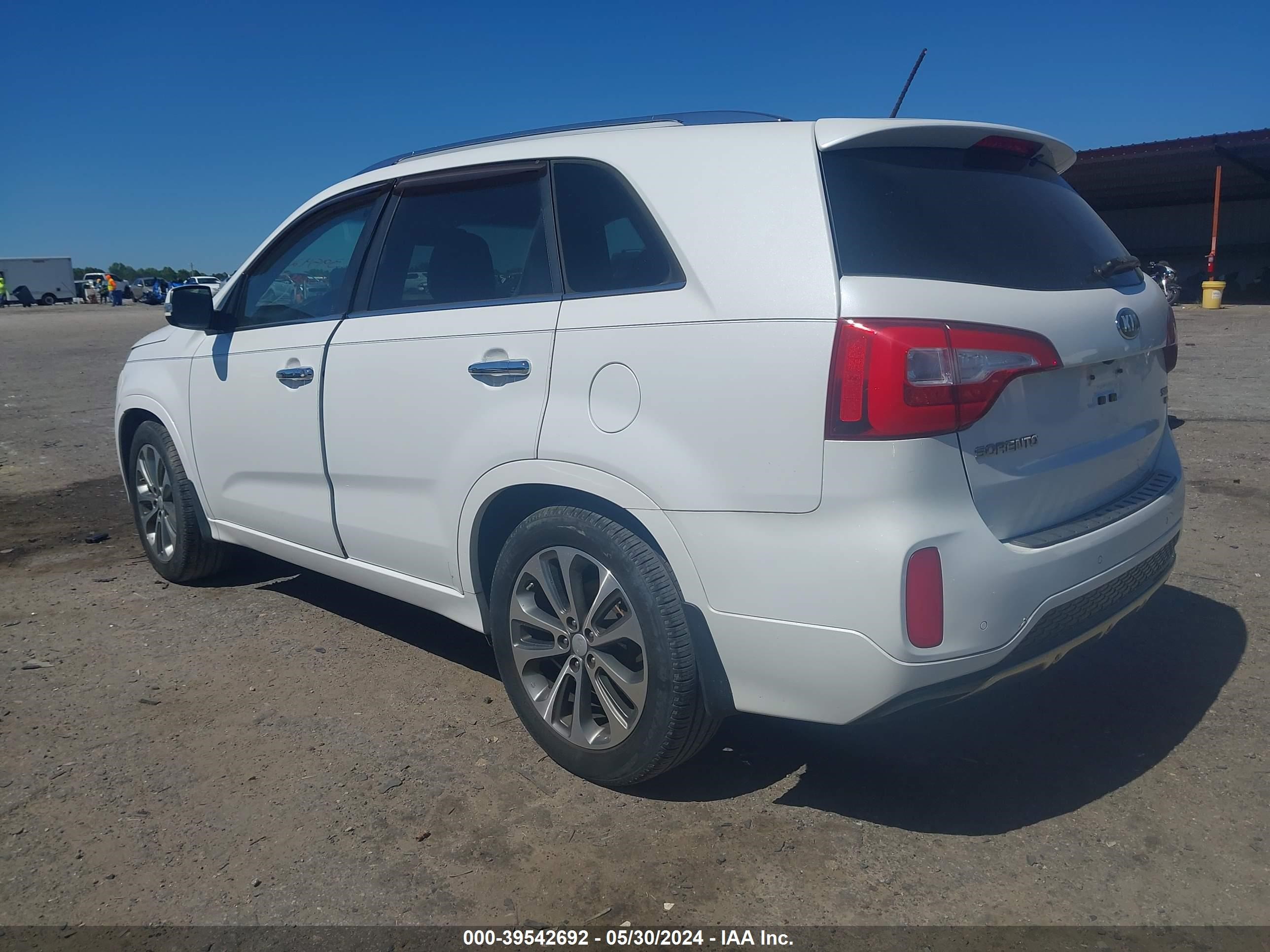 Photo 3 VIN: 5XYKW4A78FG550611 - KIA SORENTO 