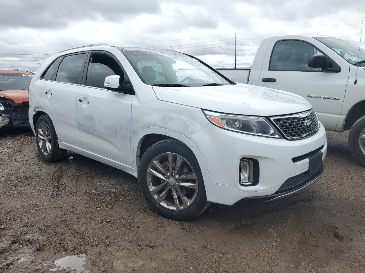 Photo 3 VIN: 5XYKW4A7XEG438956 - KIA SORENTO 