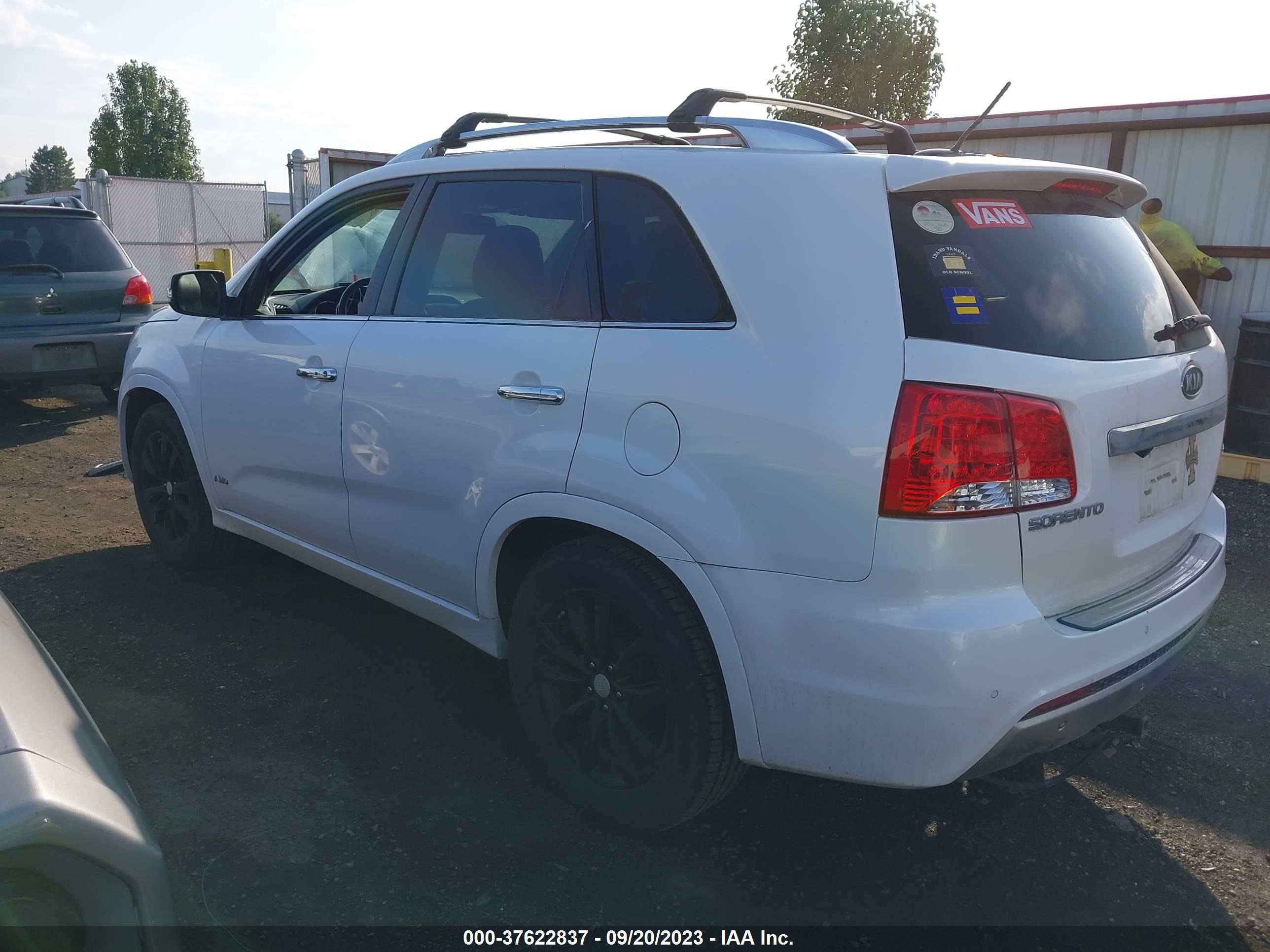 Photo 2 VIN: 5XYKWDA21CG306637 - KIA SORENTO 